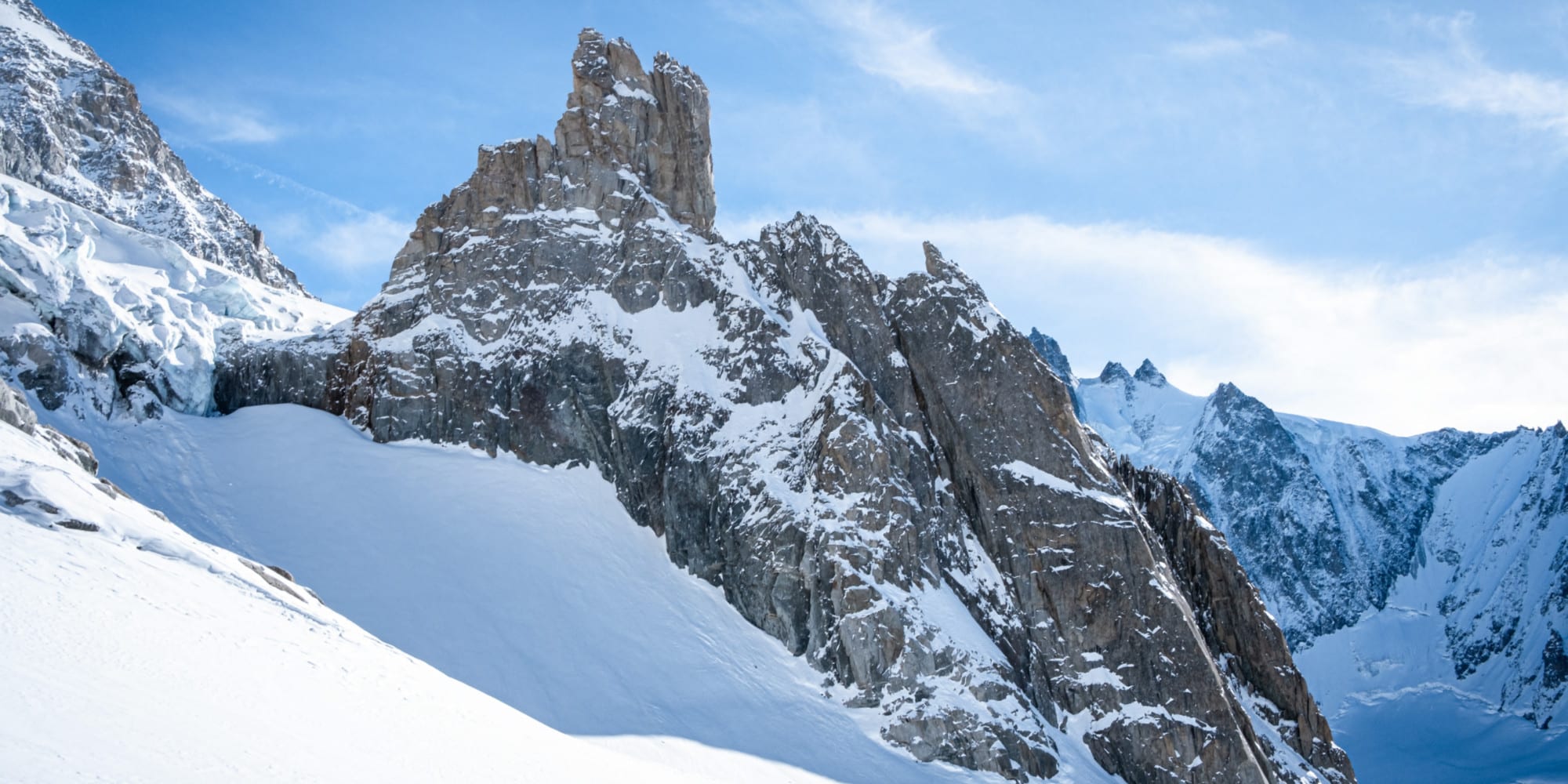 , Alpes du Nord : deux morts dans une avalanche, un mort dans une chute de 500 mètres